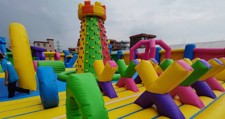 Parque de atracciones inflable para fiestas infantiles y adultos