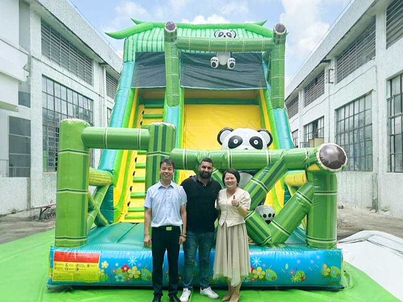 El cliente egipcio Ahmed Sheta visitó Guangzhou Funworld Inflatables Limited el 15 de septiembre de 2024.