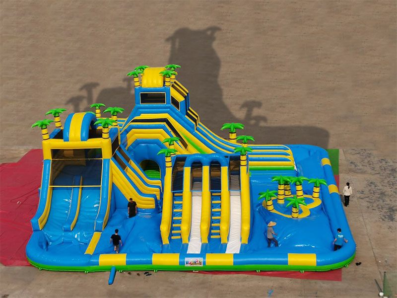 Tobogán inflable para piscina acuática con trampolín gigante