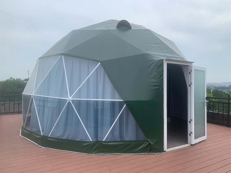 Nuestra gran carpa domo geodésica glamping eleva su experiencia al aire libre.
