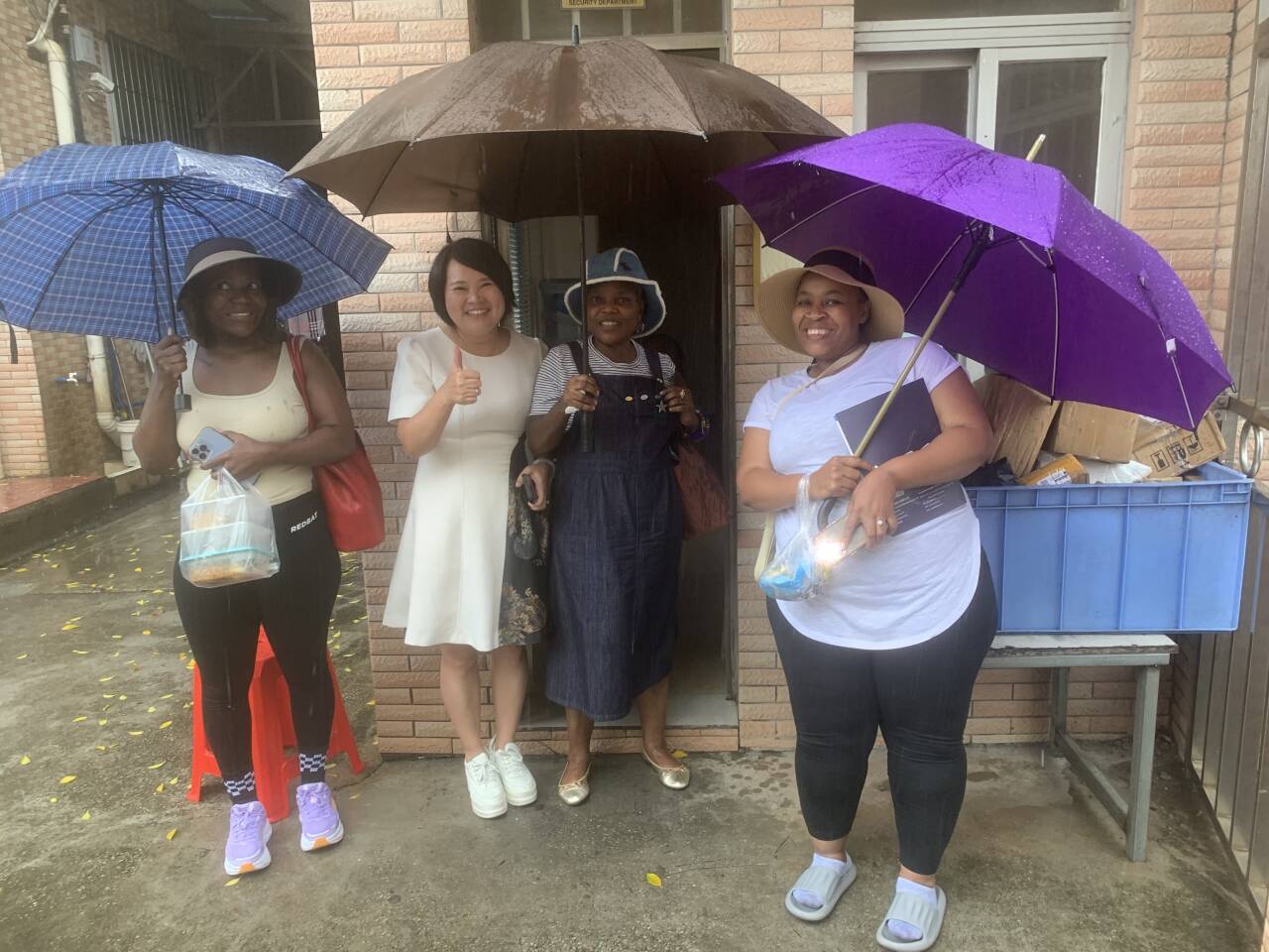 La lluvia no detiene el acuerdo sudafricano para castillos inflables comerciales para bodas al aire libre
